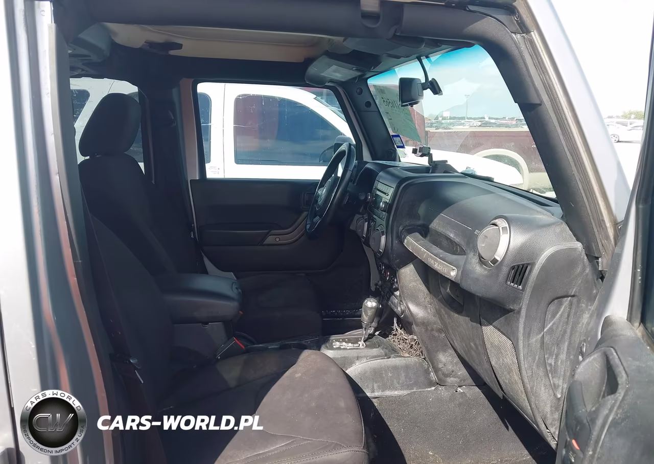 2013 Jeep Wrangler Unlimited Sport VIN:1C4BJWDG6DL626110 - 5