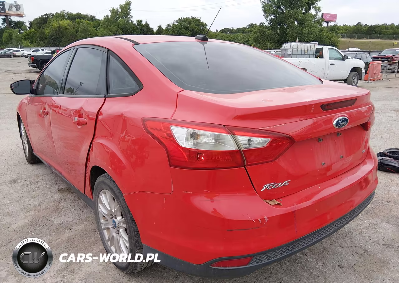 2012 Ford Focus Se VIN:1FAHP3F24CL204267 - 3