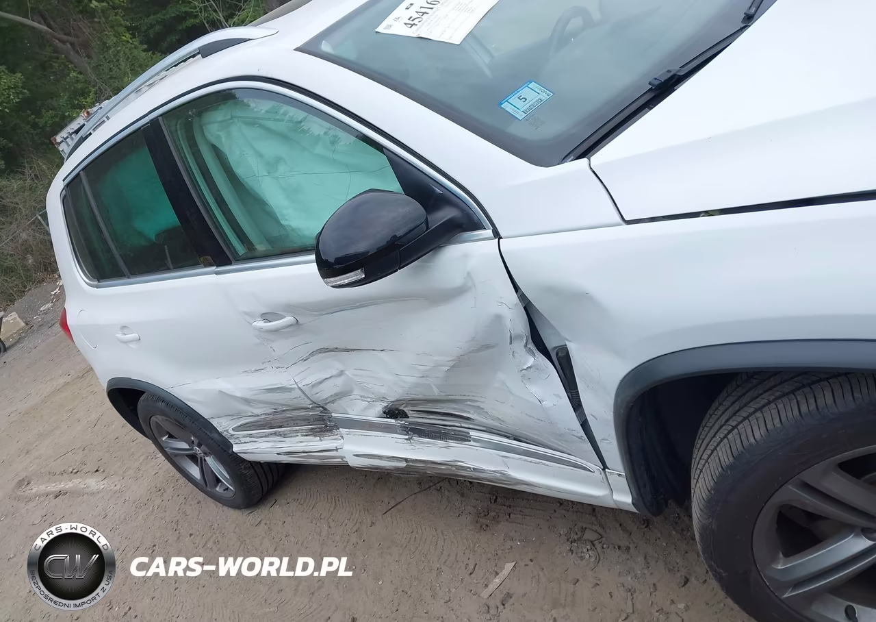 2017 Volkswagen Tiguan 2.0T Sport VIN:WVGUV7AXXHK020422 - 13
