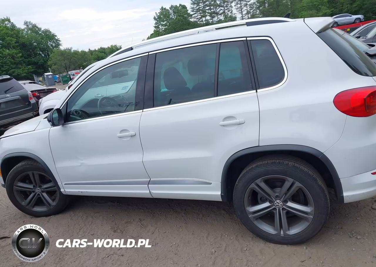2017 Volkswagen Tiguan 2.0T Sport VIN:WVGUV7AXXHK020422 - 14
