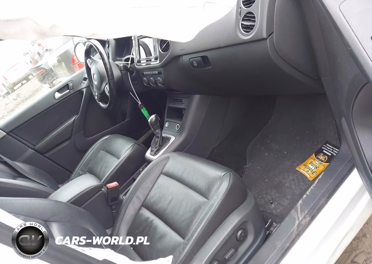 2017 Volkswagen Tiguan 2.0T Sport VIN:WVGUV7AXXHK020422 - 5