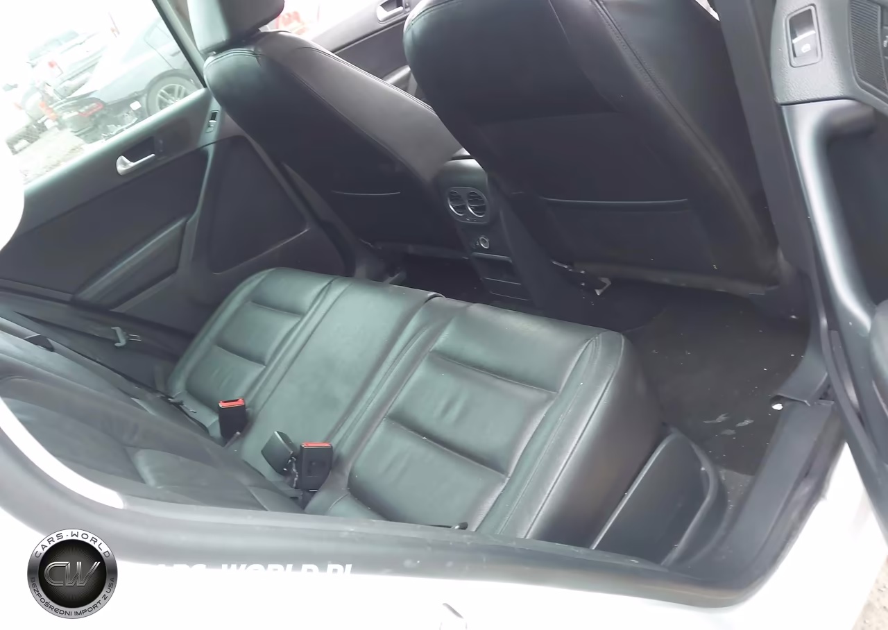 2017 Volkswagen Tiguan 2.0T Sport VIN:WVGUV7AXXHK020422 - 8