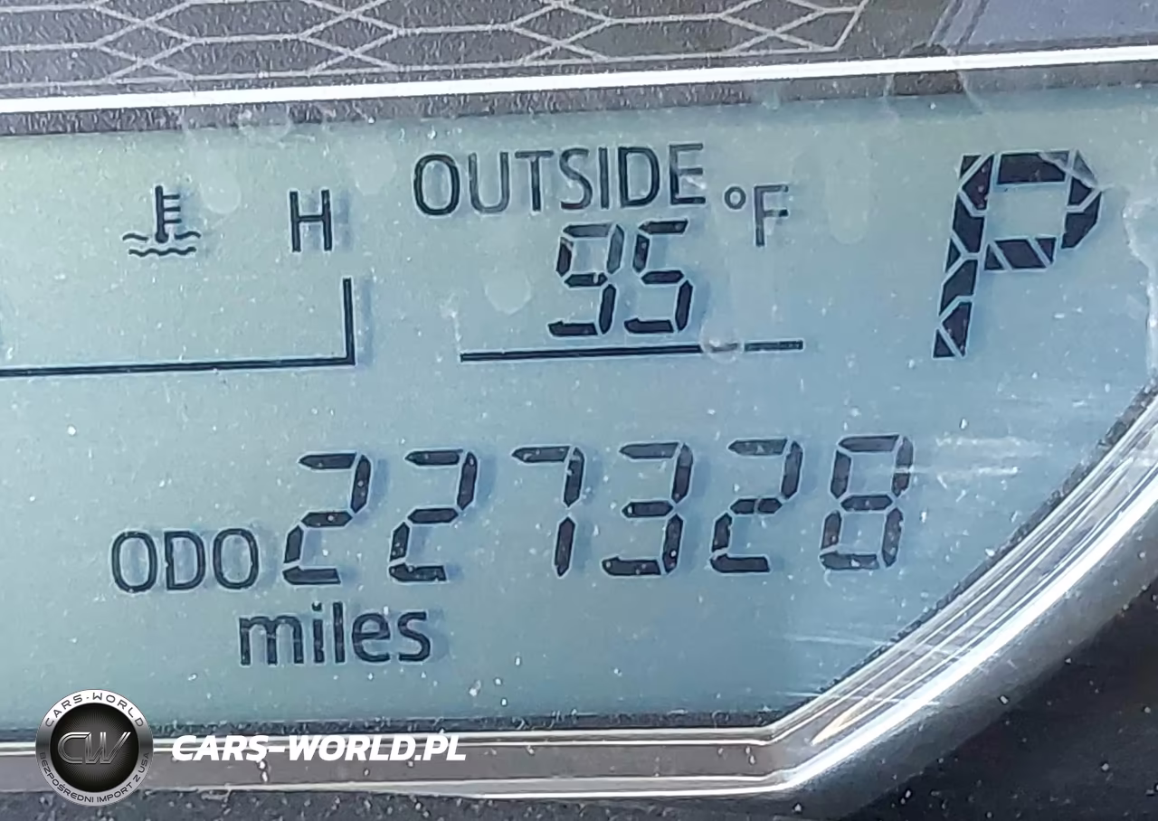 2015 Toyota Corolla L VIN:2T1BURHEXFC319566 - 16