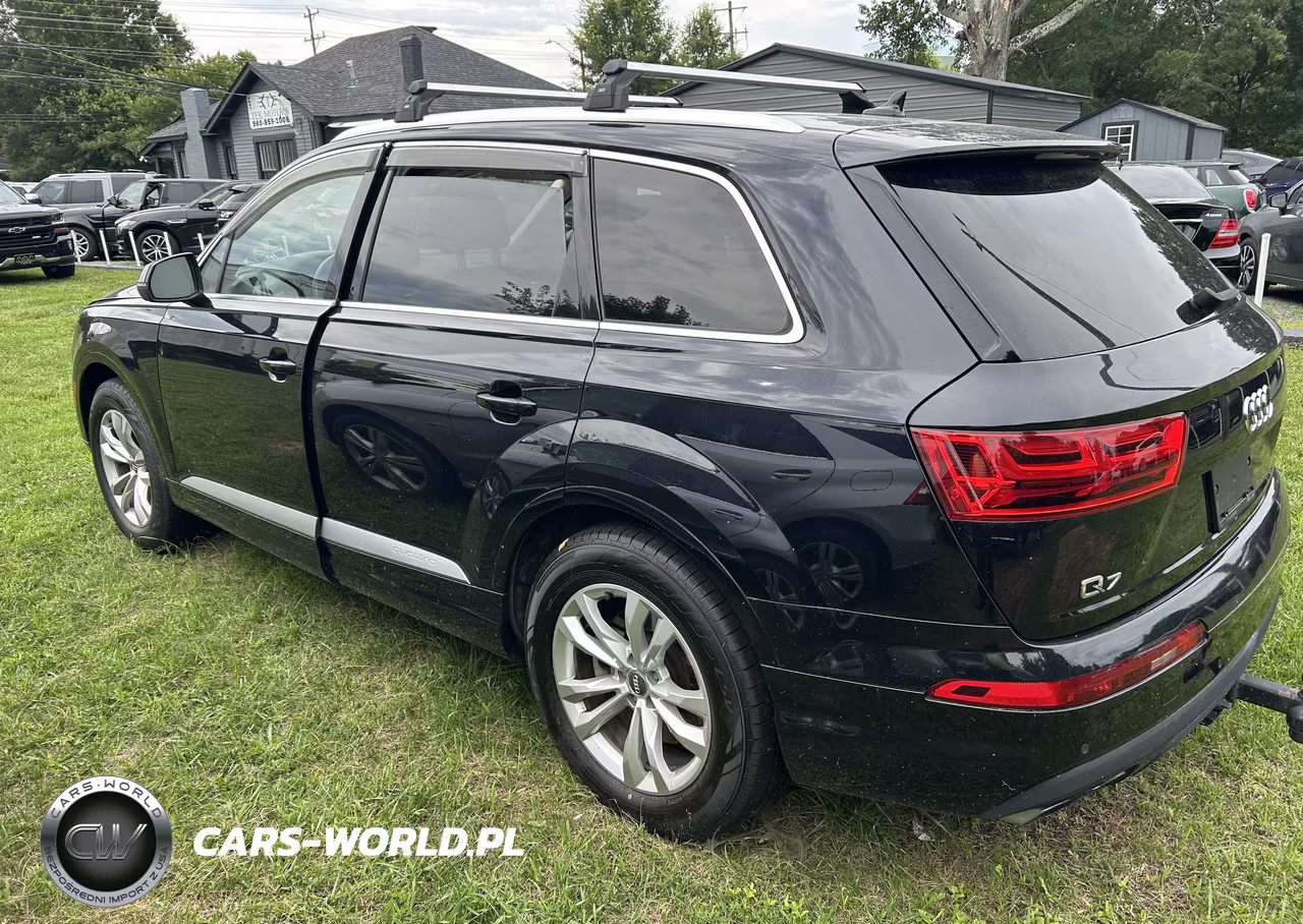 2017 Audi Q7 3.0T Premium VIN:WA1LAAF78HD043696 - 3