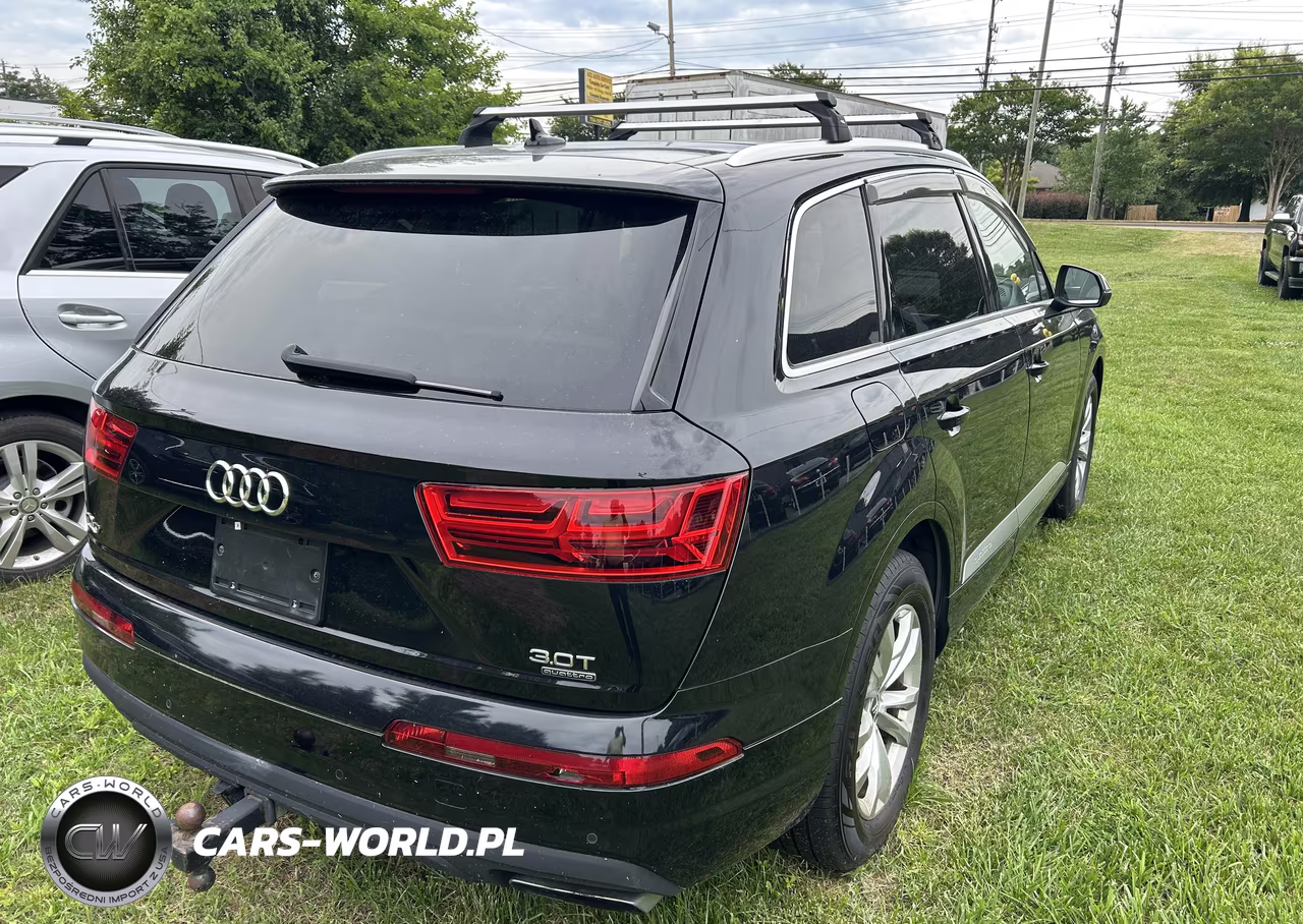 2017 Audi Q7 3.0T Premium VIN:WA1LAAF78HD043696 - 4