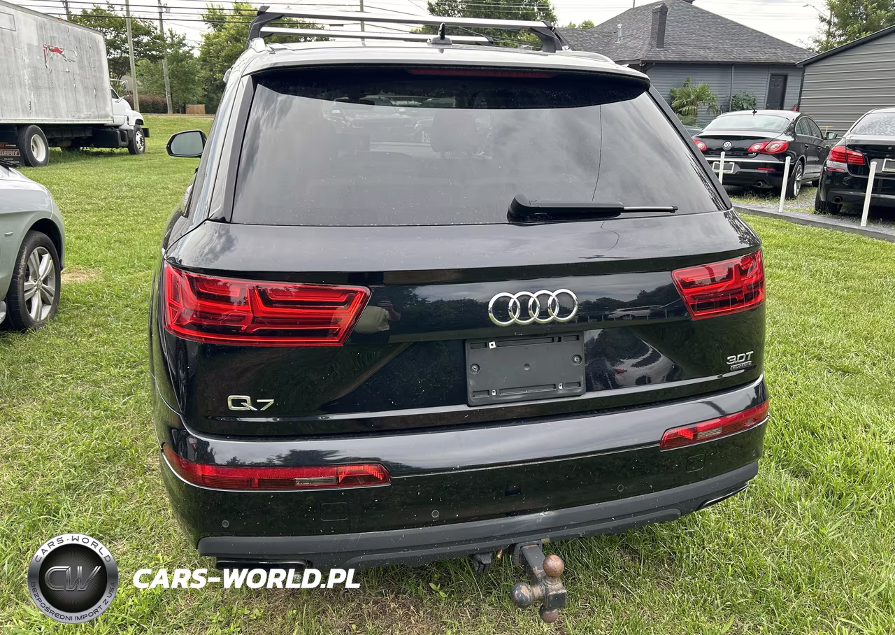 2017 Audi Q7 3.0T Premium VIN:WA1LAAF78HD043696 - 6