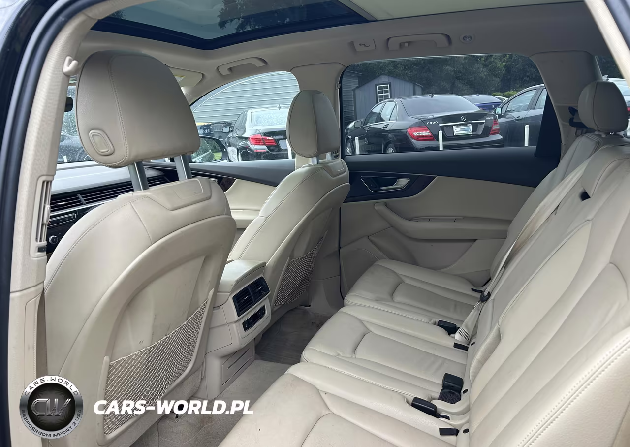 2017 Audi Q7 3.0T Premium VIN:WA1LAAF78HD043696 - 8