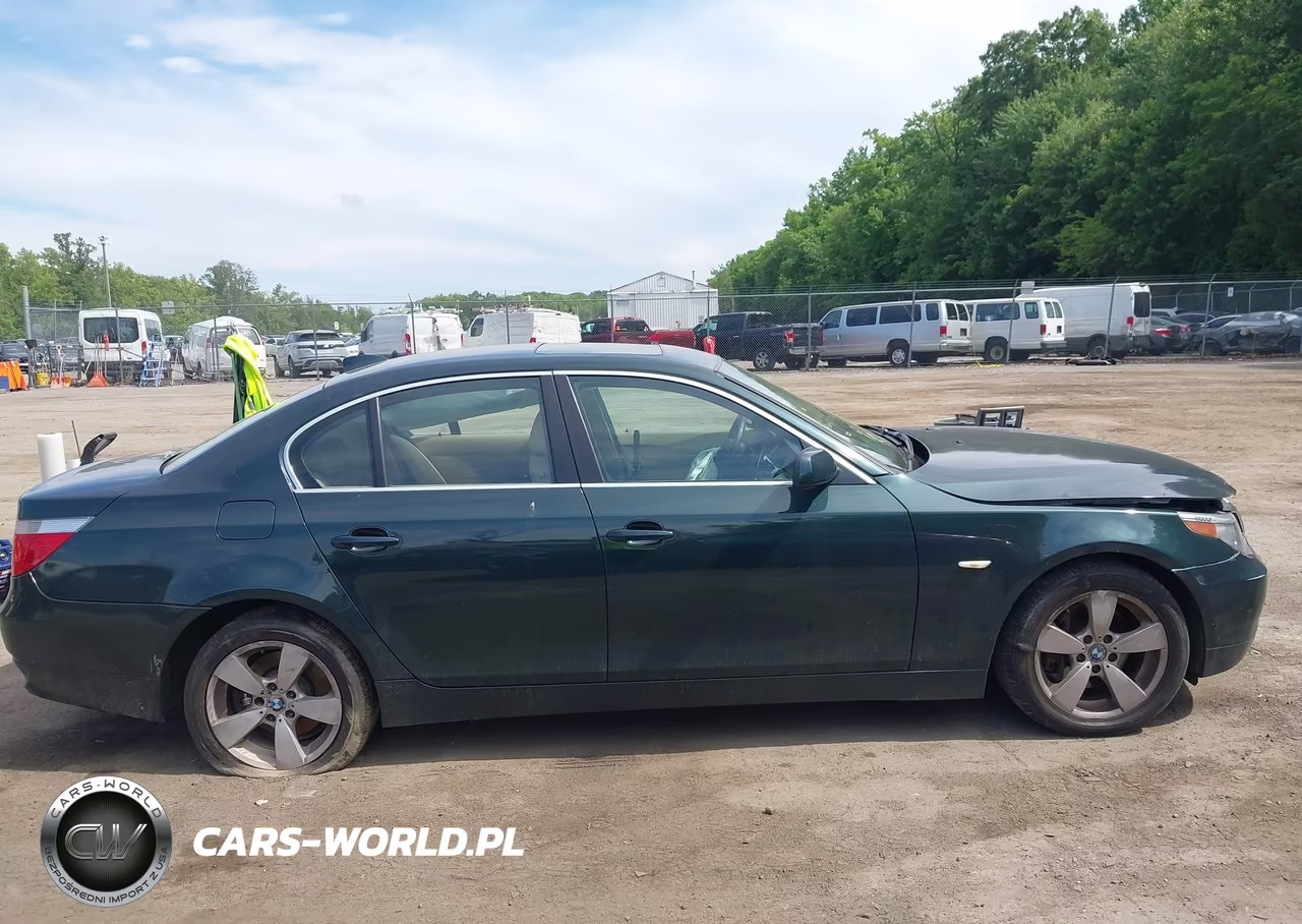 2007 BMW 525Xi VIN:WBANF33547CW70122 - 13