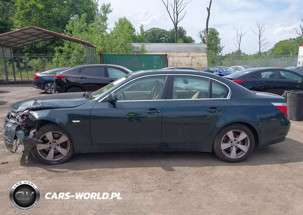 2007 BMW 525Xi VIN:WBANF33547CW70122 - 14