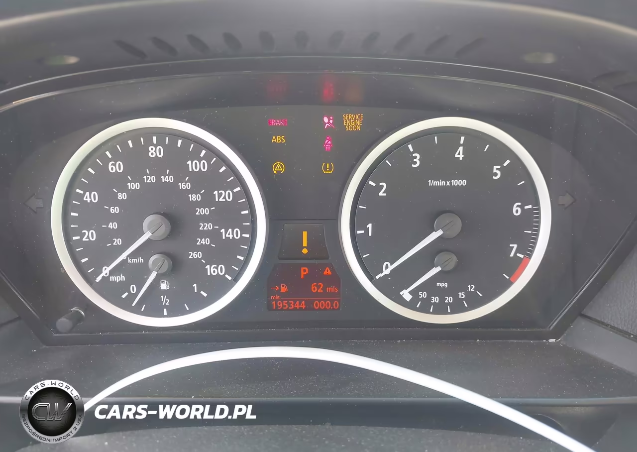 2007 BMW 525Xi VIN:WBANF33547CW70122 - 7