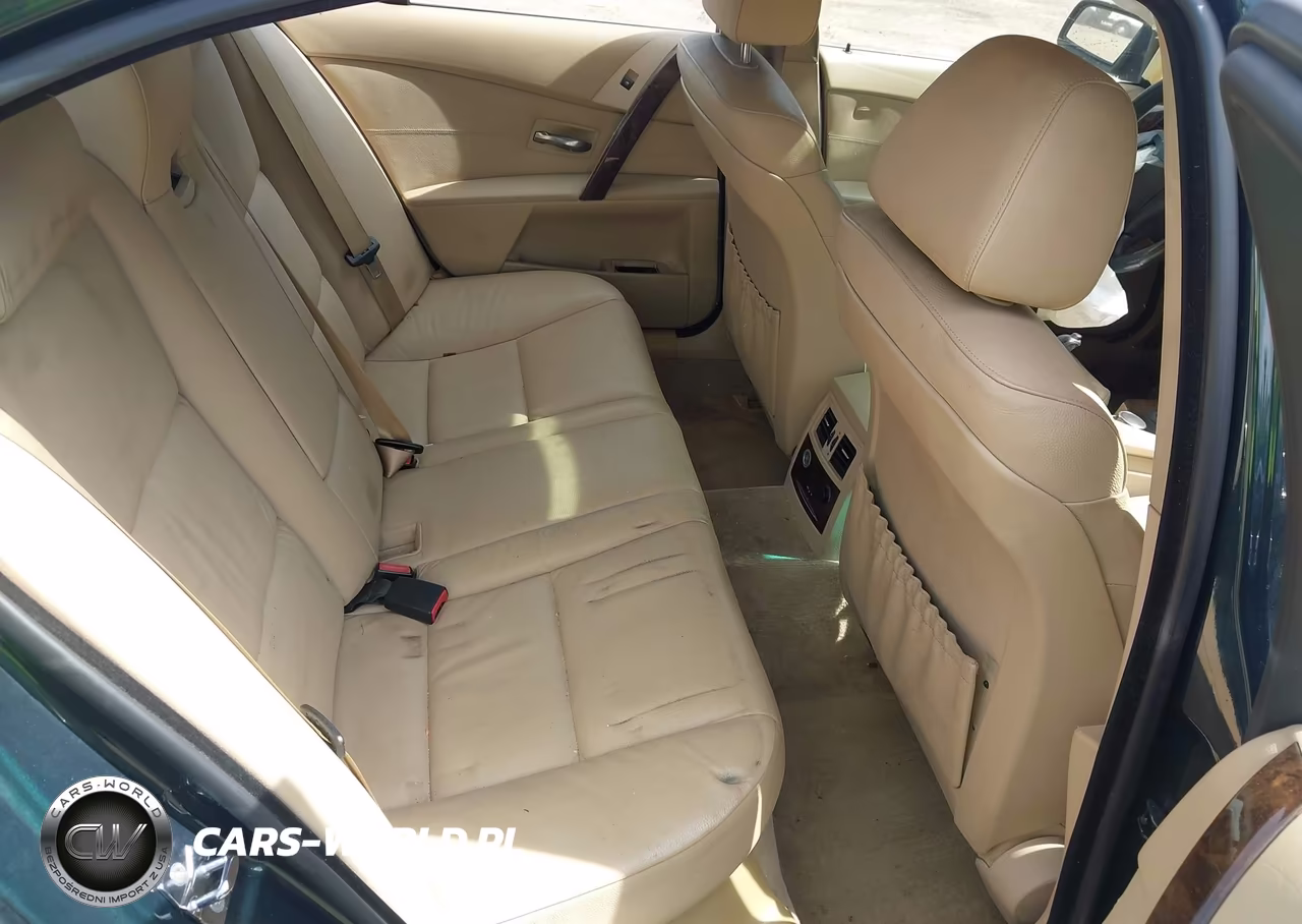 2007 BMW 525Xi VIN:WBANF33547CW70122 - 8