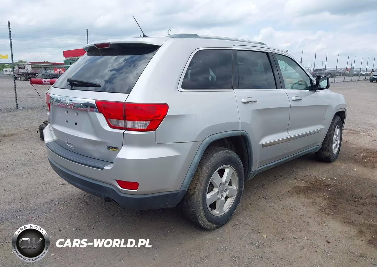 2011 Jeep Grand Cherokee Laredo VIN:1J4RS4GG3BC564085 - 4