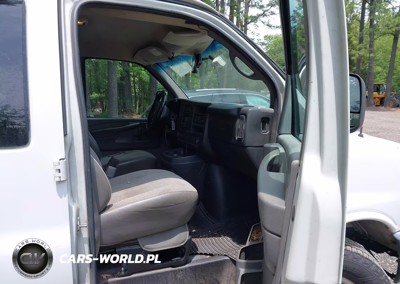 2011 Chevrolet Express 2500 Work Van VIN:1GCWGFBA0B1103933 - 5