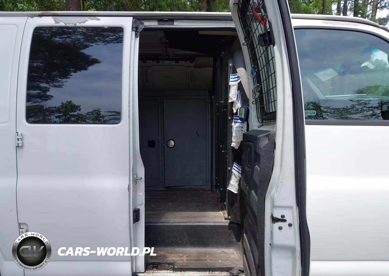 2011 Chevrolet Express 2500 Work Van VIN:1GCWGFBA0B1103933 - 8