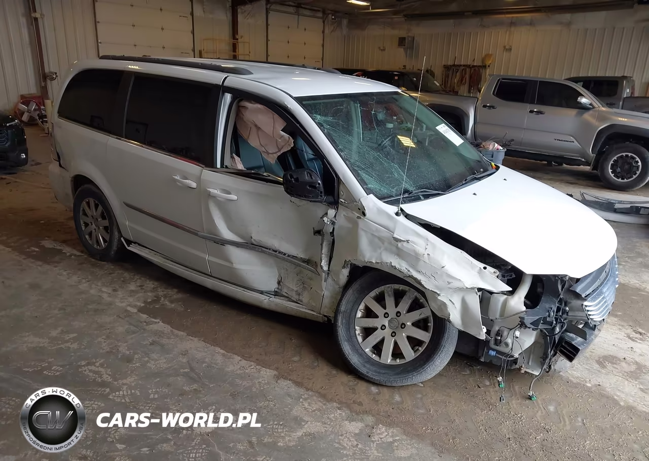 2014 Chrysler Town & Country Touring – zdjęcie 1 z 15