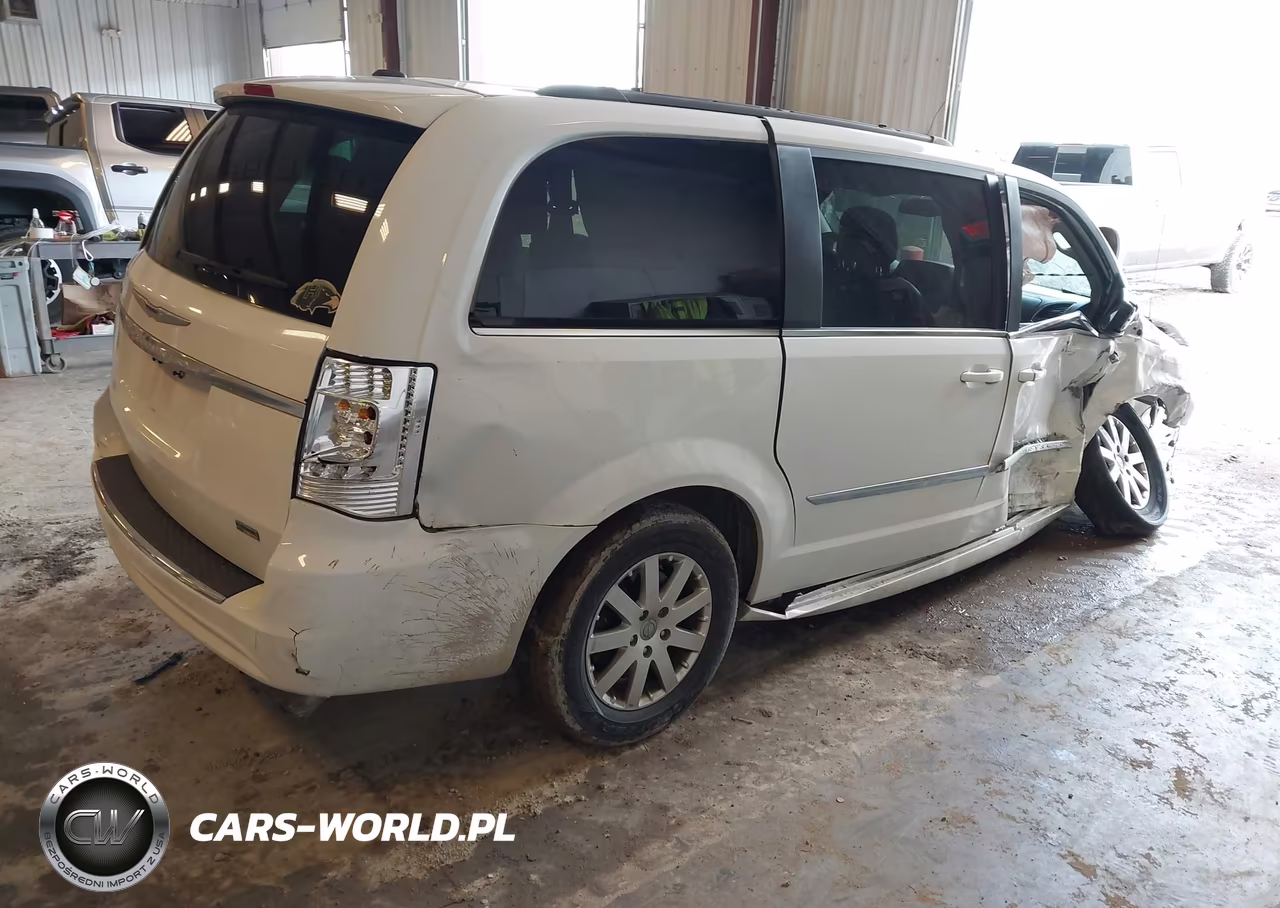 2014 Chrysler Town & Country Touring VIN:2C4RC1BG0ER442661 - 4