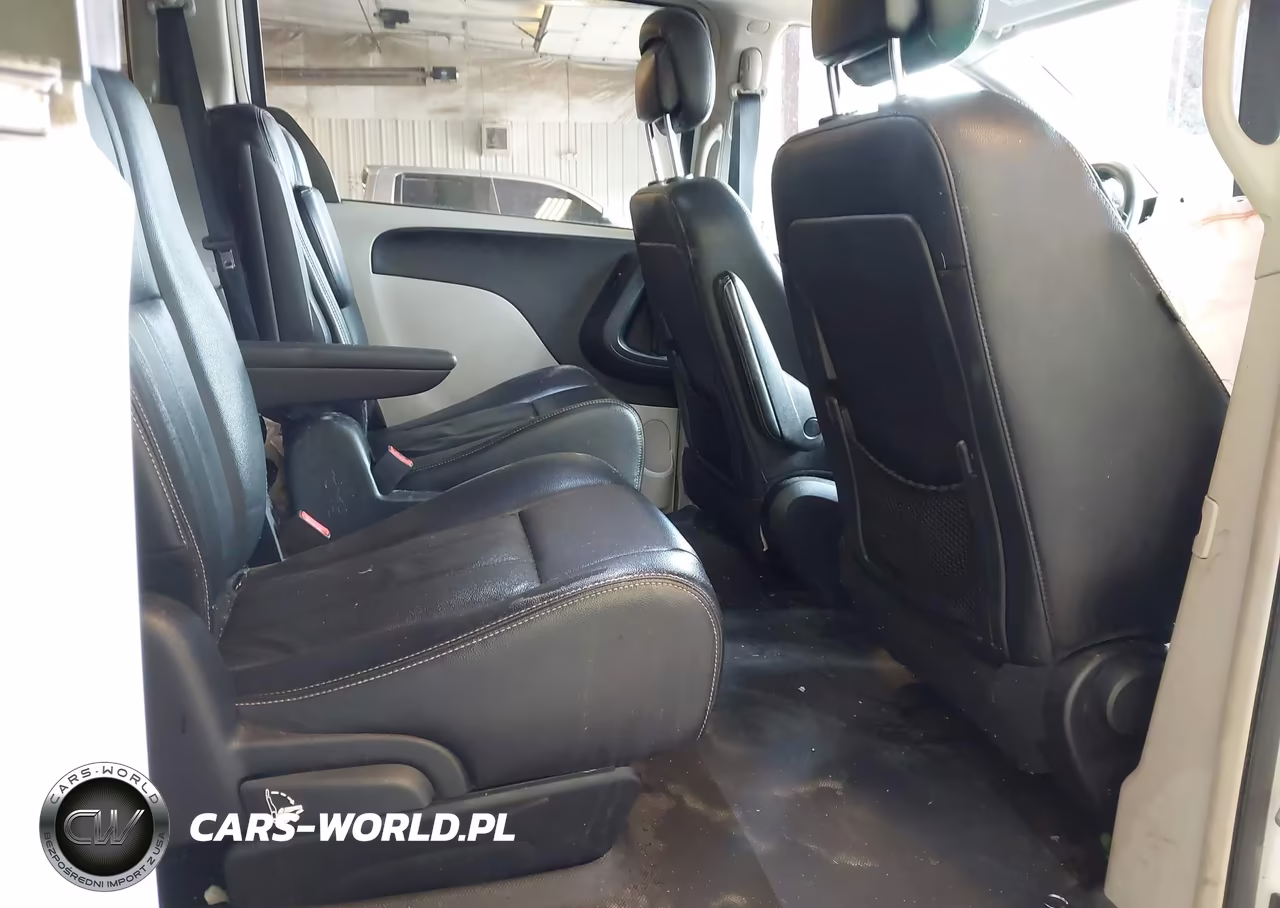 2014 Chrysler Town & Country Touring VIN:2C4RC1BG0ER442661 - 8