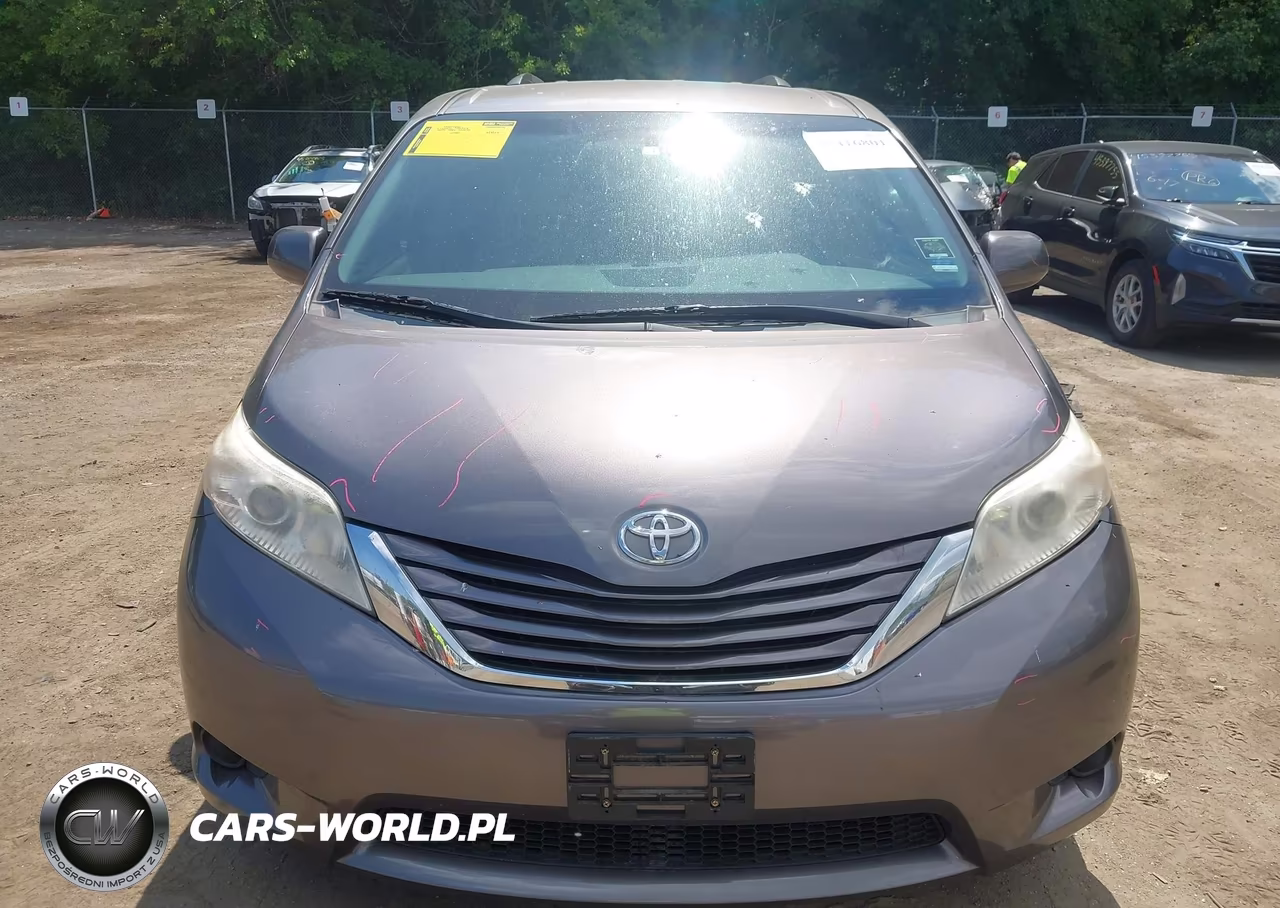 2015 Toyota Sienna Le 8 Passenger VIN:5TDKK3DC3FS576521 - 12