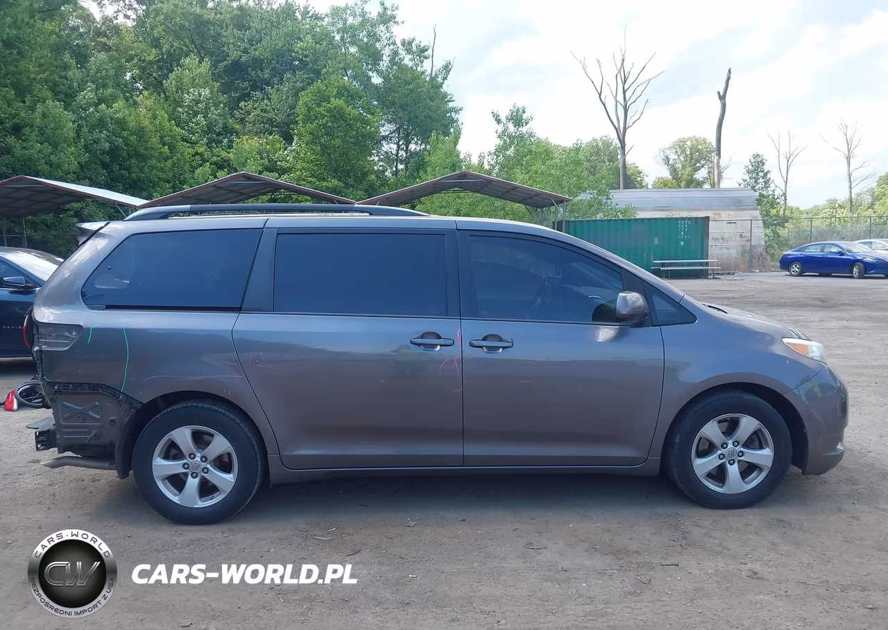 2015 Toyota Sienna Le 8 Passenger VIN:5TDKK3DC3FS576521 - 13