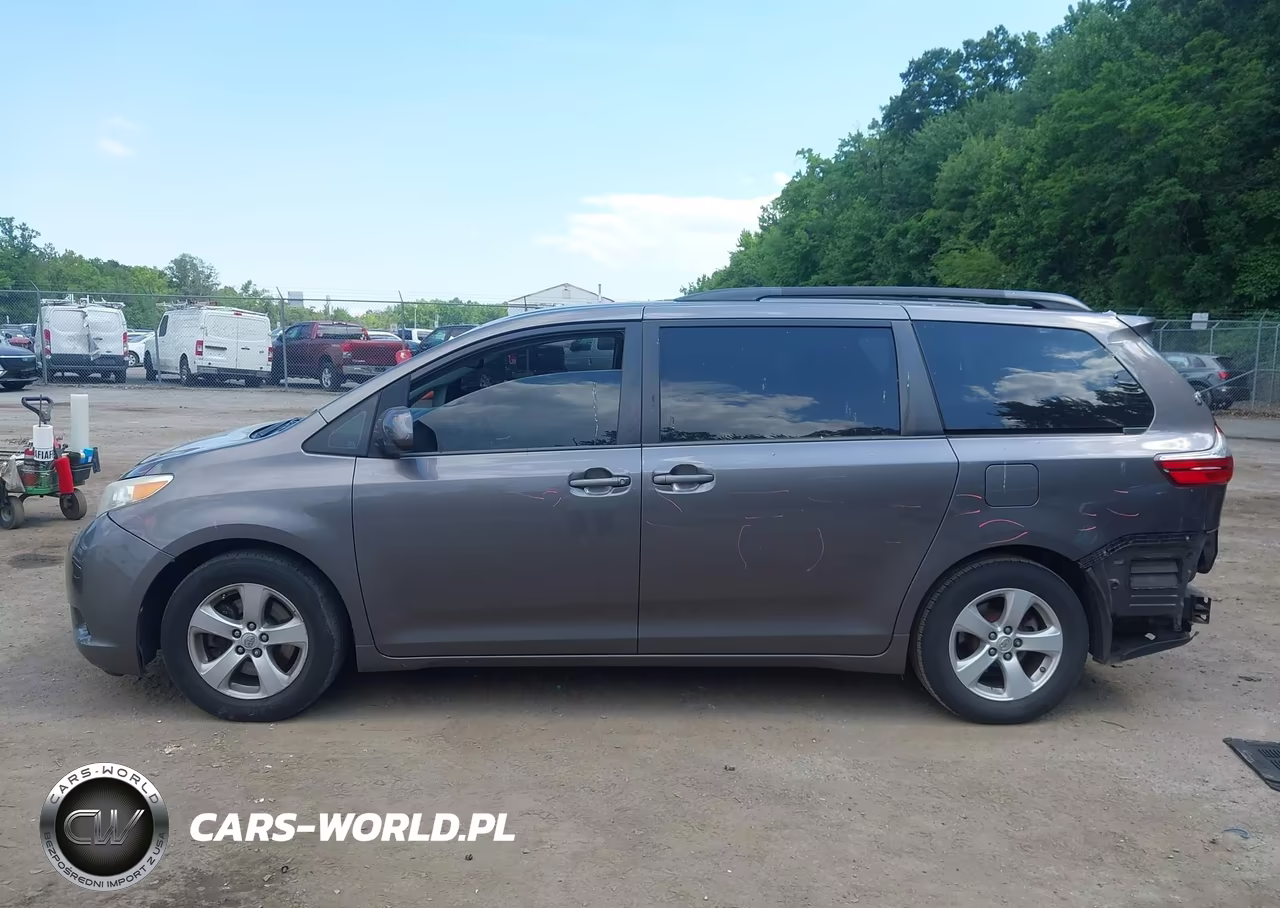 2015 Toyota Sienna Le 8 Passenger VIN:5TDKK3DC3FS576521 - 14