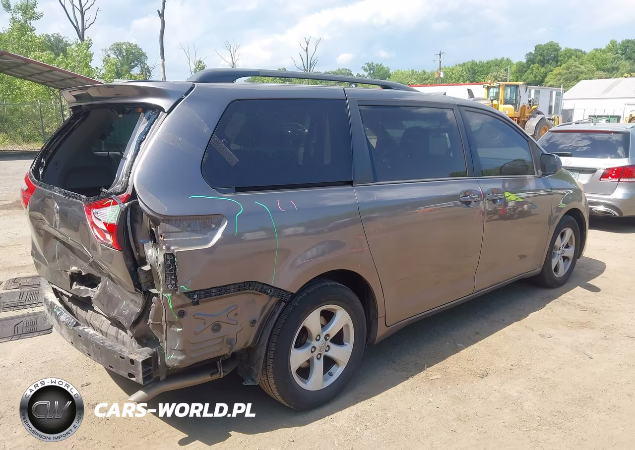 2015 Toyota Sienna Le 8 Passenger VIN:5TDKK3DC3FS576521 - 4