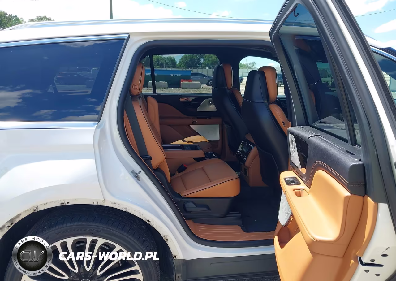 2020 Lincoln Aviator Black Label VIN:5LM5J9XC8LGL01840 - 8