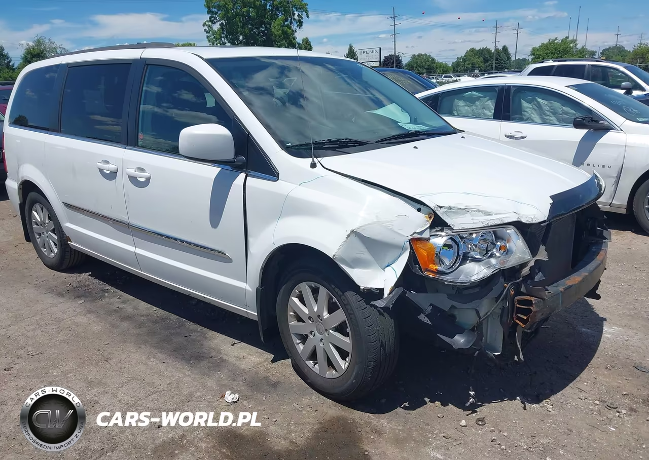 2013 Chrysler Town & Country Touring – zdjęcie 1 z 11