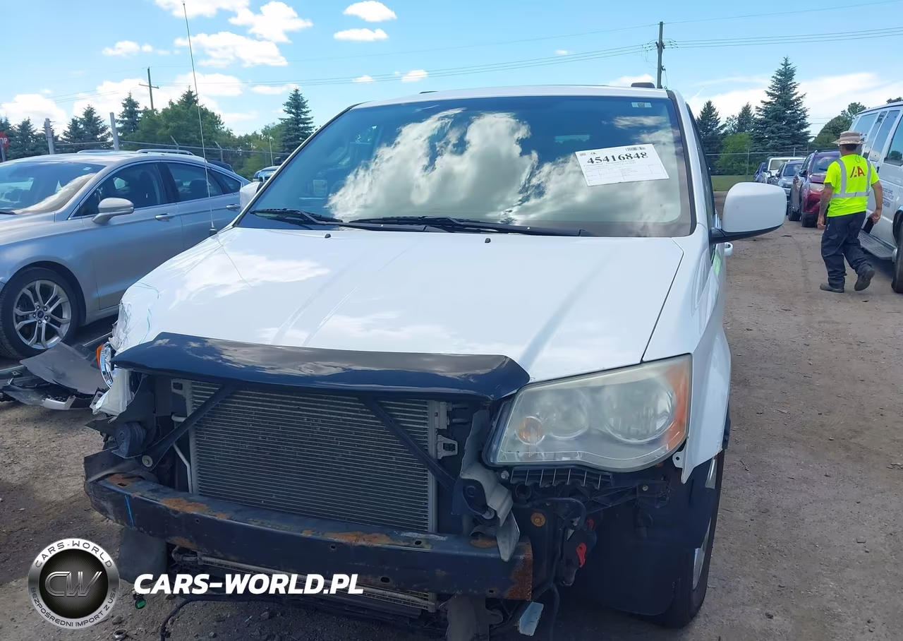 2013 Chrysler Town & Country Touring VIN:2C4RC1BG6DR822439 - 6