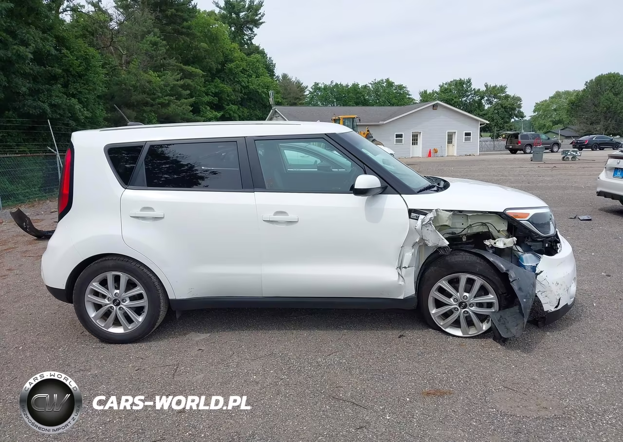2018 Kia Soul + VIN:KNDJP3A52J7540860 - 13