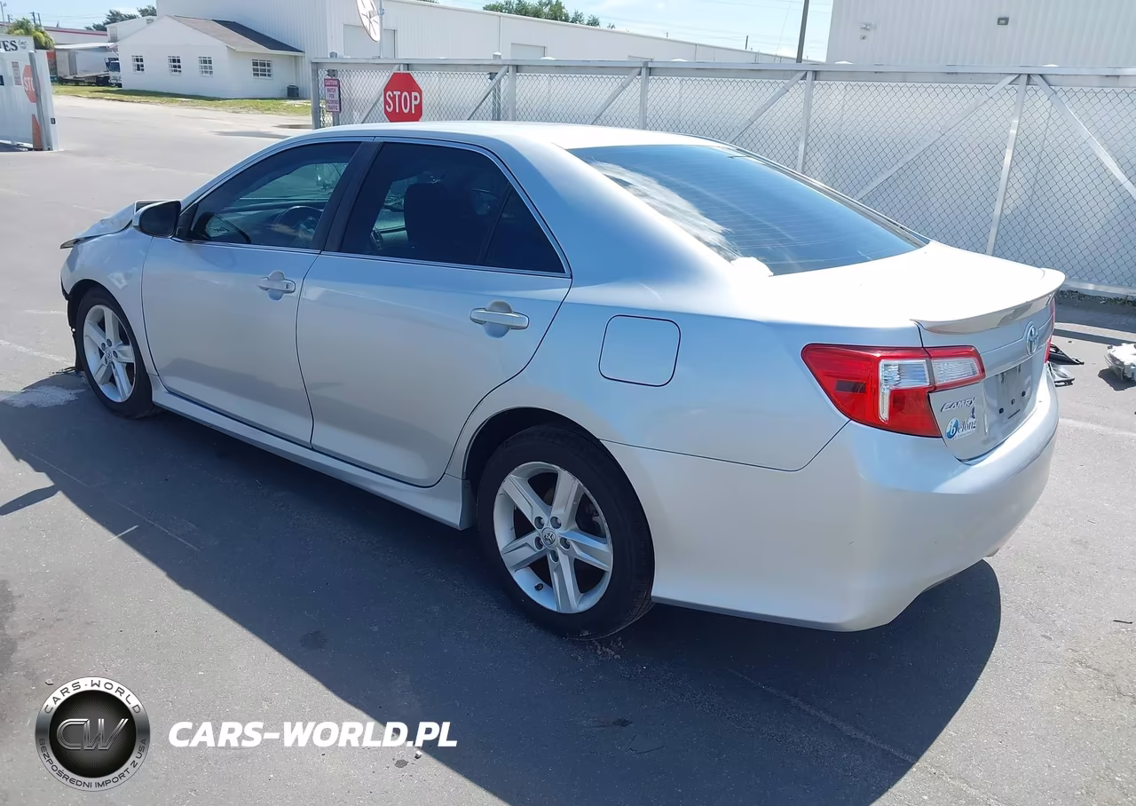 2014 Toyota Camry Se VIN:4T1BF1FK2EU807962 - 3