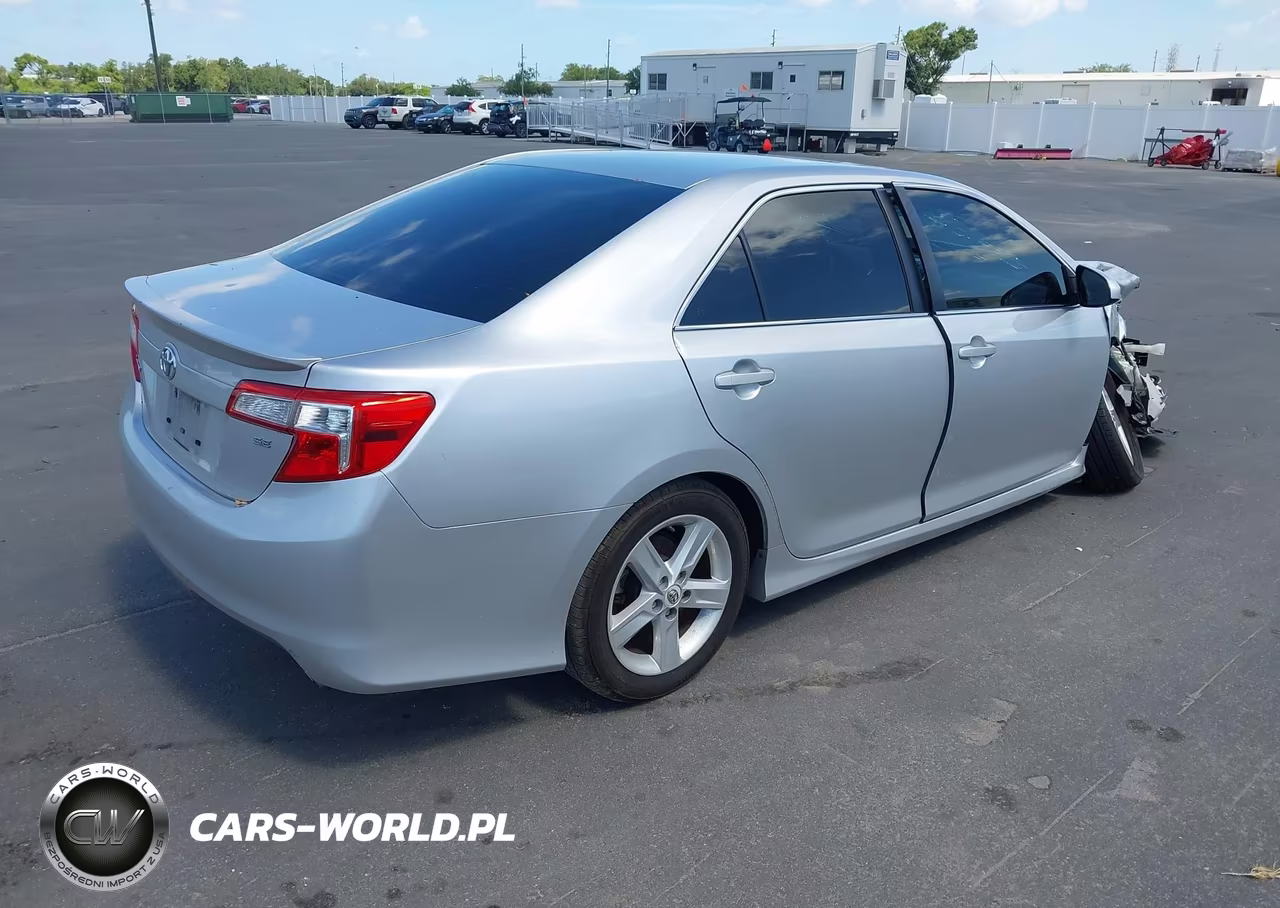 2014 Toyota Camry Se VIN:4T1BF1FK2EU807962 - 4
