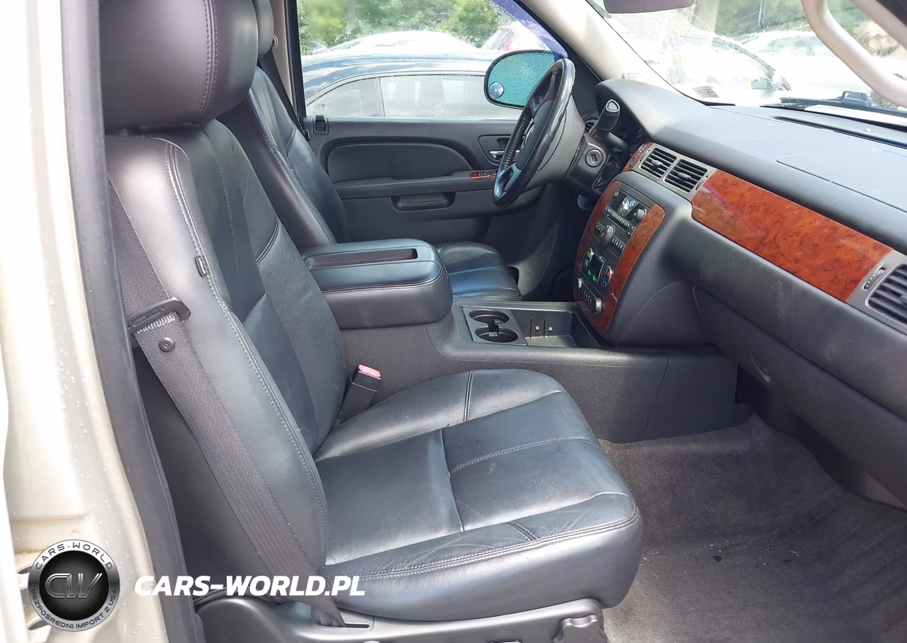 2010 Chevrolet Tahoe Lt VIN:1GNMCBE35AR215255 - 5