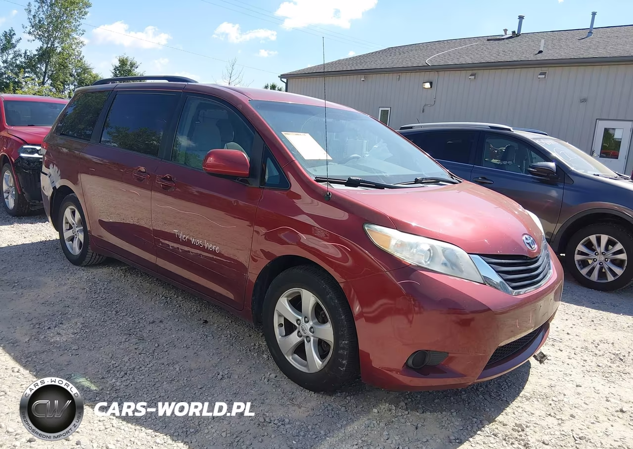 2011 Toyota Sienna Le V6 – zdjęcie 1 z 16