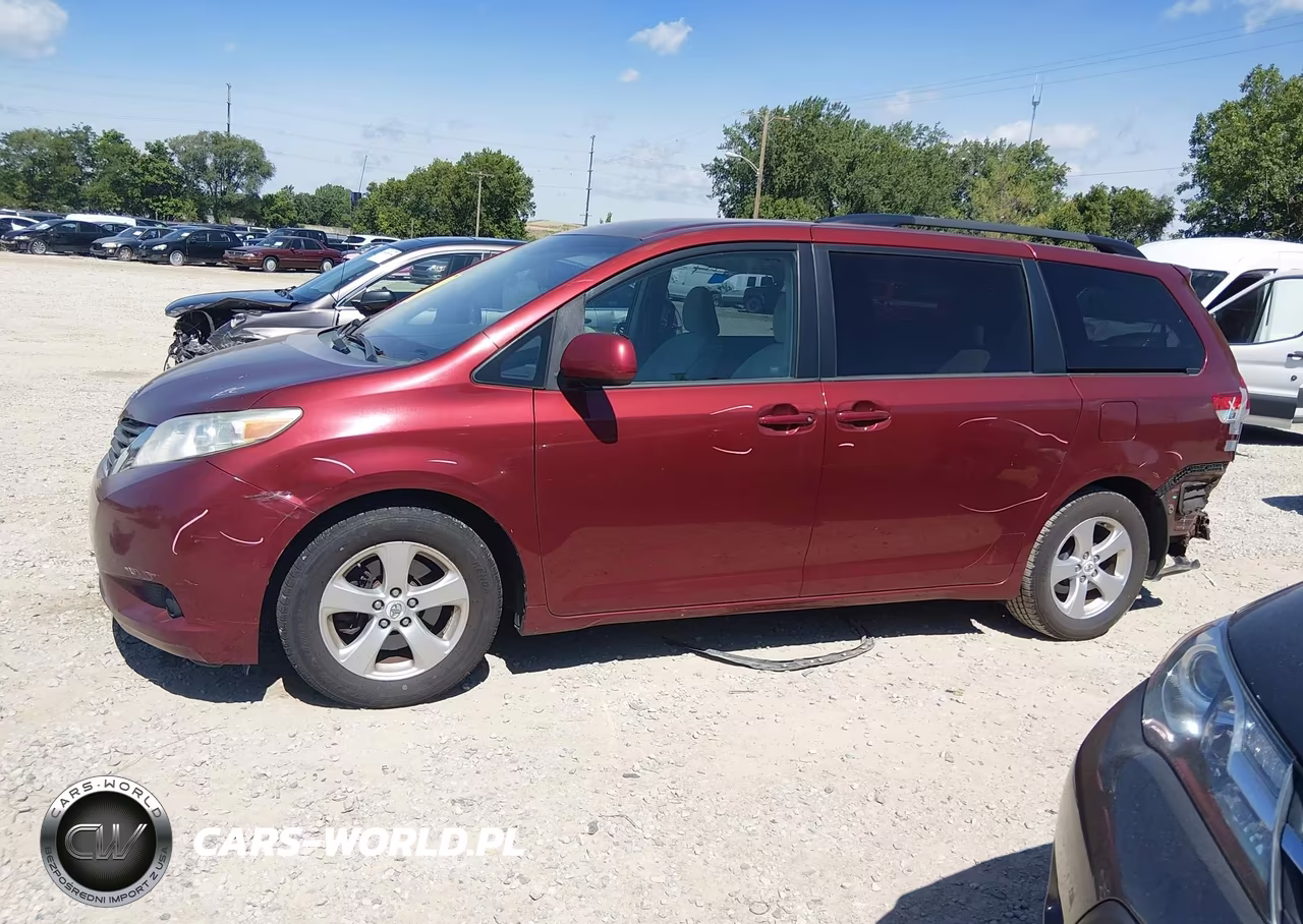 2011 Toyota Sienna Le V6 VIN:5TDKK3DC1BS086766 - 14
