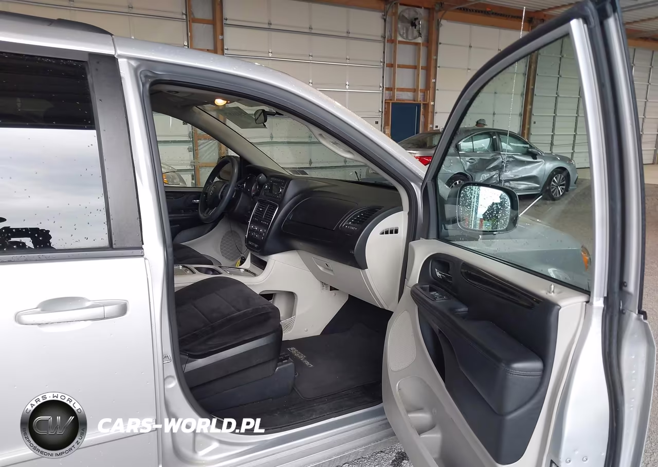 2012 Dodge Grand Caravan Sxt VIN:2C4RDGCG9CR281397 - 5