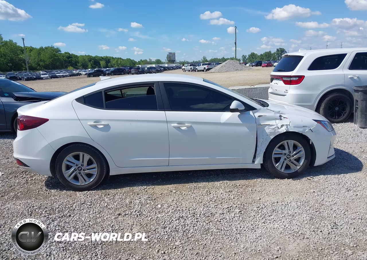 2020 Hyundai Elantra Sel VIN:5NPD84LFXLH569043 - 13