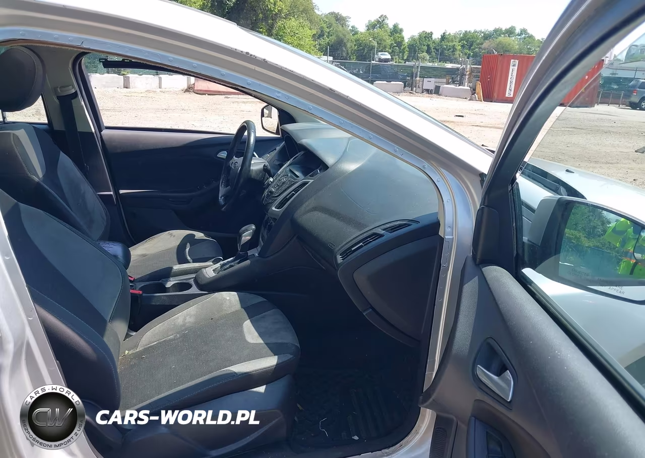 2014 Ford Focus Se VIN:1FADP3K22EL303340 - 5
