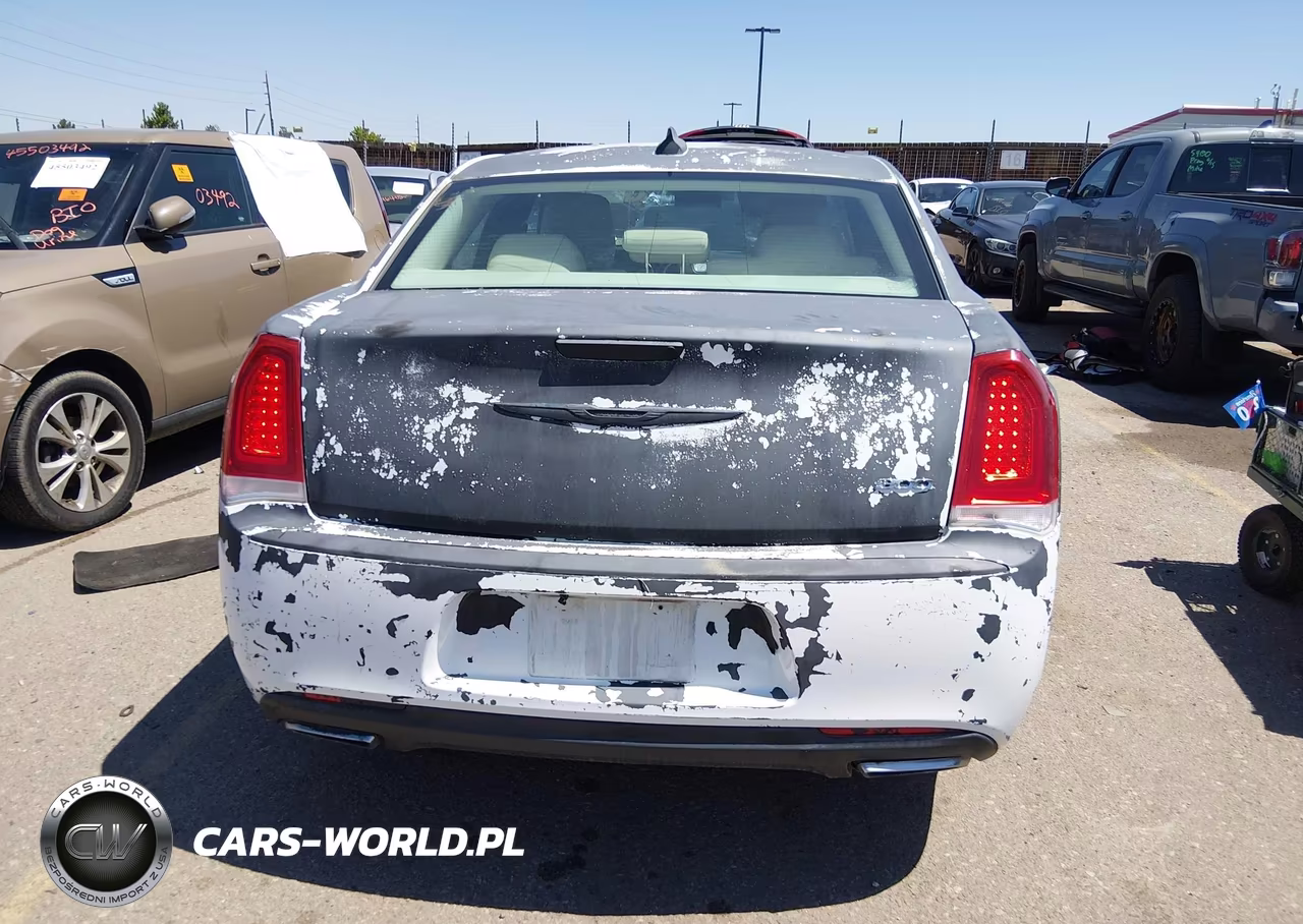 2015 Chrysler 300 Limited VIN:2C3CCAAG5FH828897 - 16