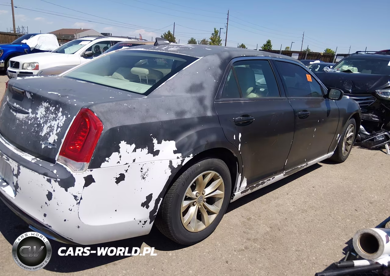 2015 Chrysler 300 Limited VIN:2C3CCAAG5FH828897 - 4