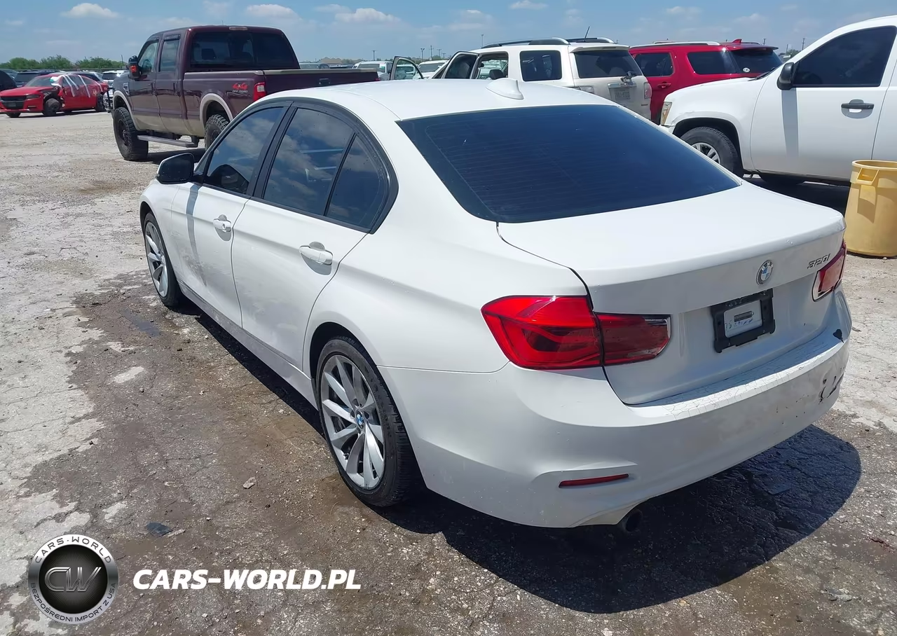 2018 BMW 320I VIN:WBA8E1G51JNU92437 - 3
