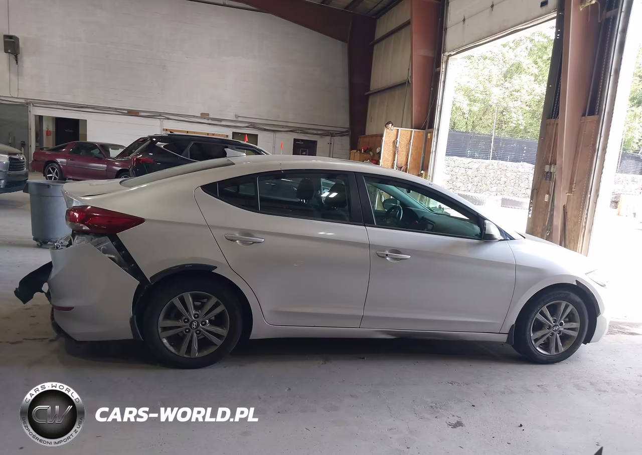 2018 Hyundai Elantra Value Edition VIN:5NPD84LFXJH274716 - 13