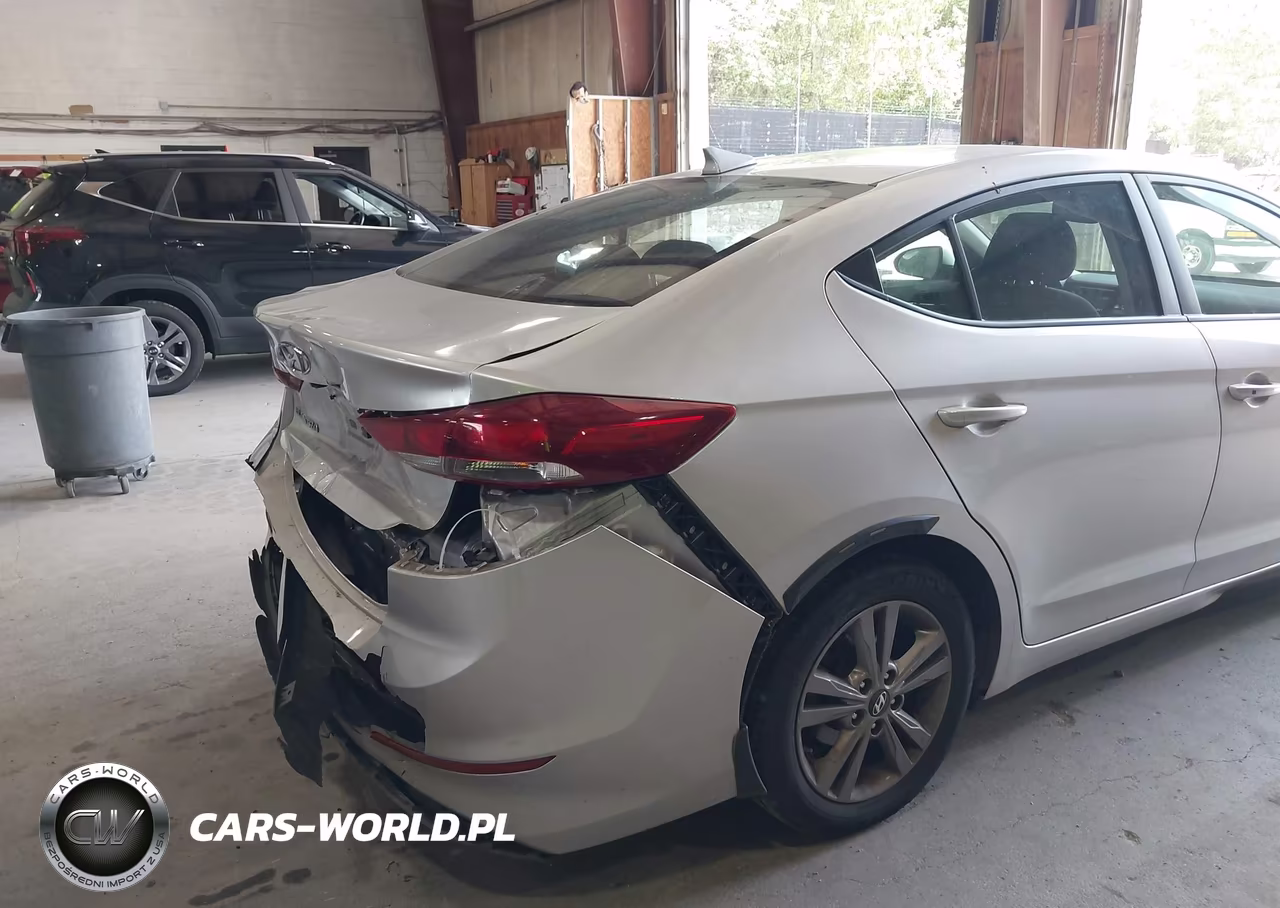 2018 Hyundai Elantra Value Edition VIN:5NPD84LFXJH274716 - 17