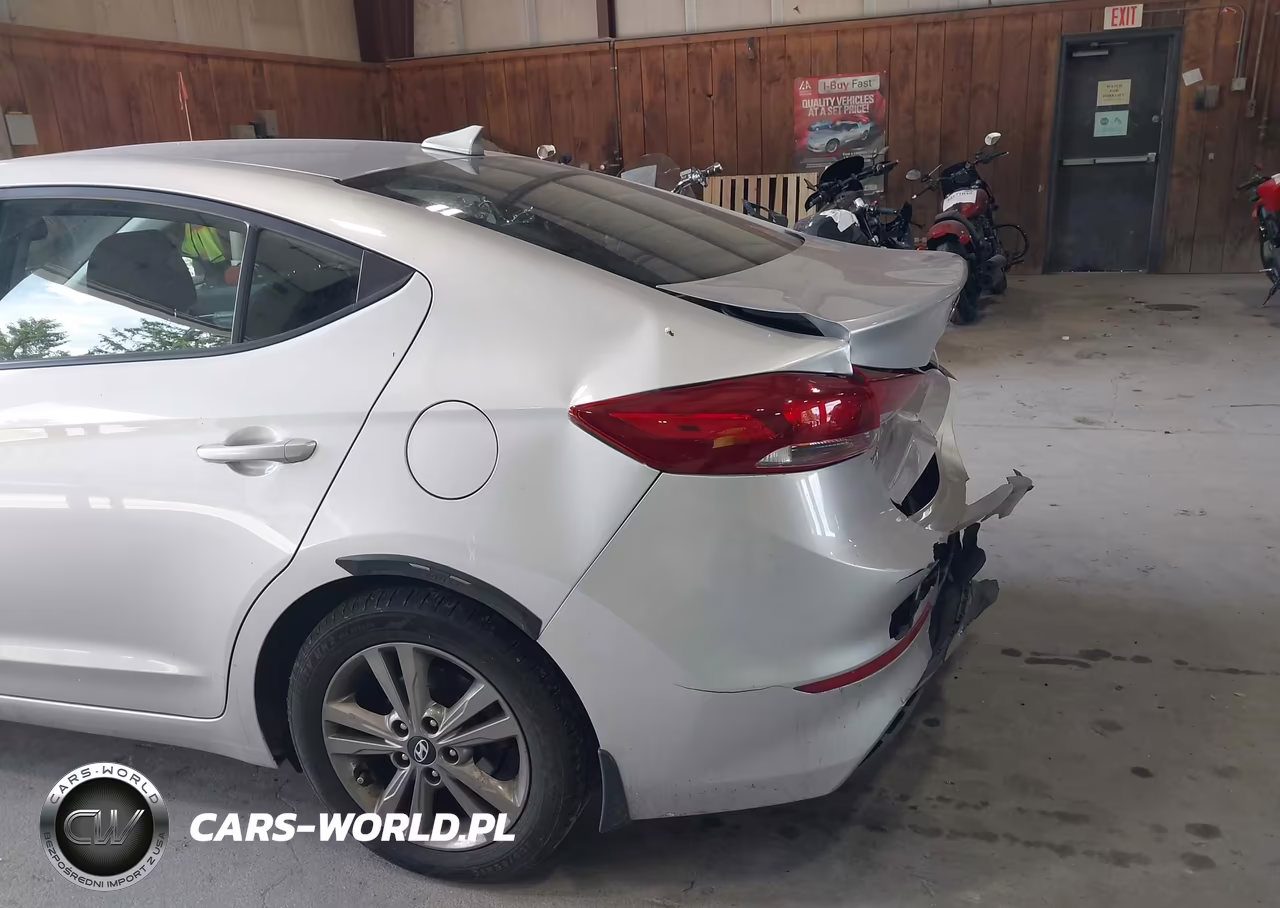 2018 Hyundai Elantra Value Edition VIN:5NPD84LFXJH274716 - 18