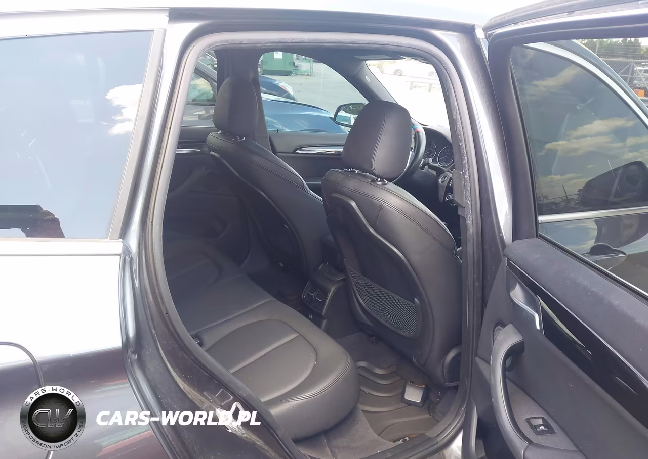 2018 BMW X1 xDrive28I VIN:WBXHT3C31J5L24583 - 8