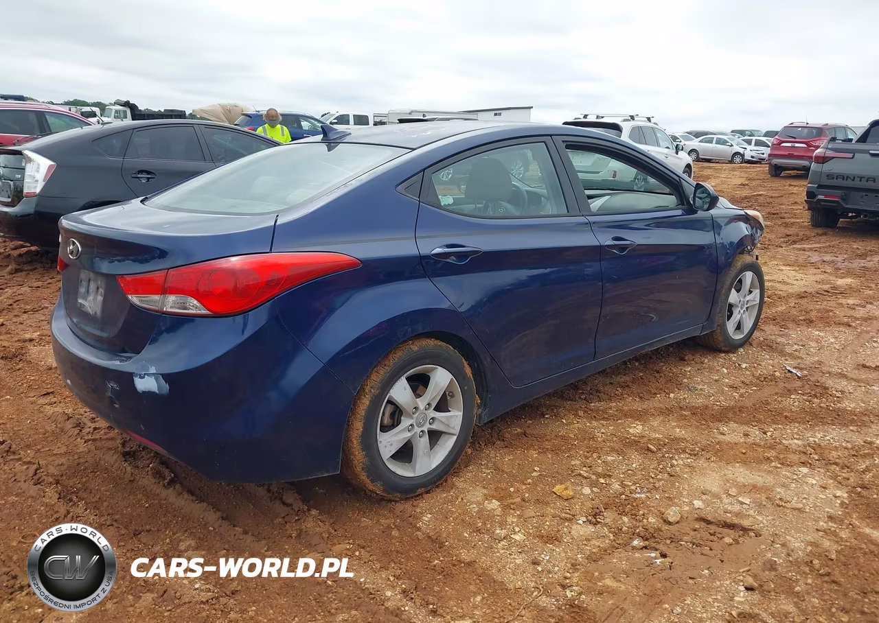 2013 Hyundai Elantra Gls VIN:KMHDH4AE3DU713481 - 4