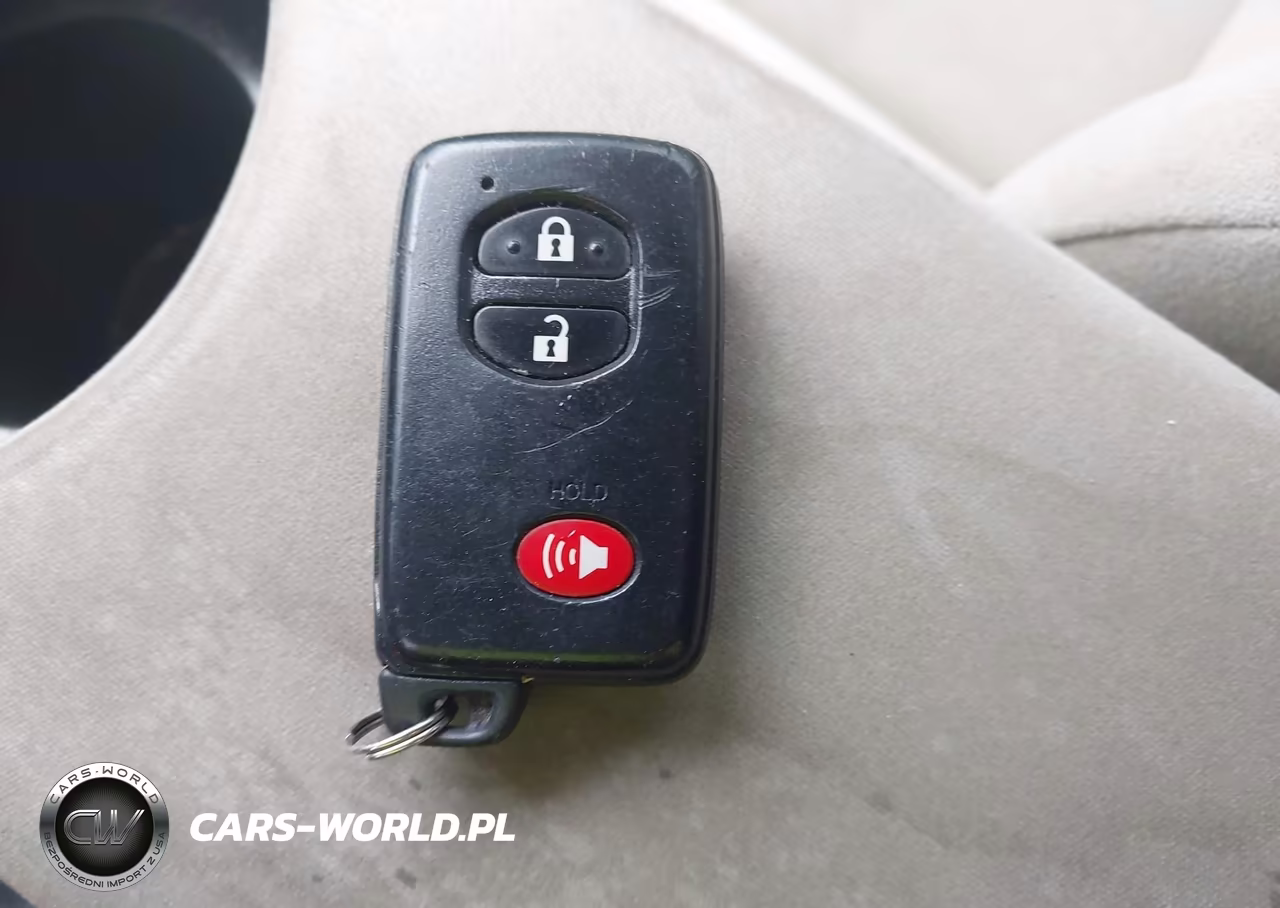 2014 Toyota Prius Two VIN:JTDKN3DU3E1738224 - 11