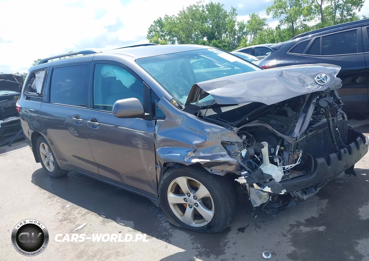 2017 Toyota Sienna Le 8 Passenger