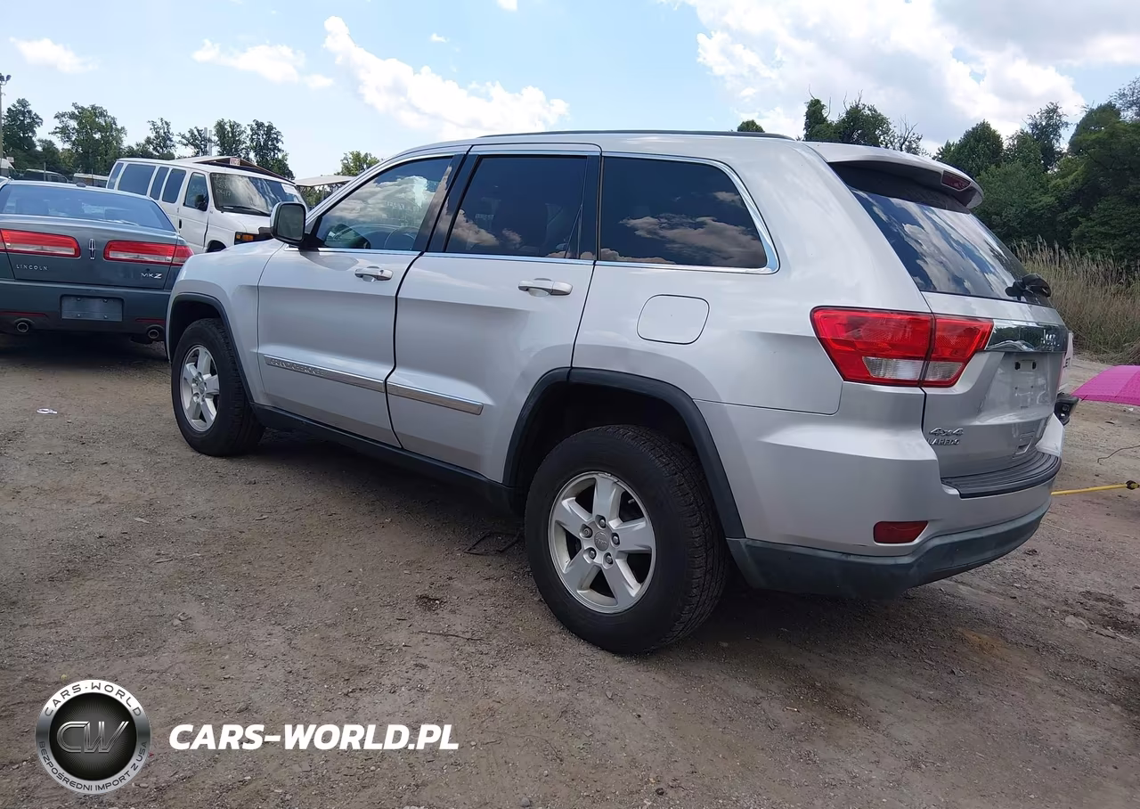 2013 Jeep Grand Cherokee Laredo VIN:1C4RJFAG3DC631025 - 3