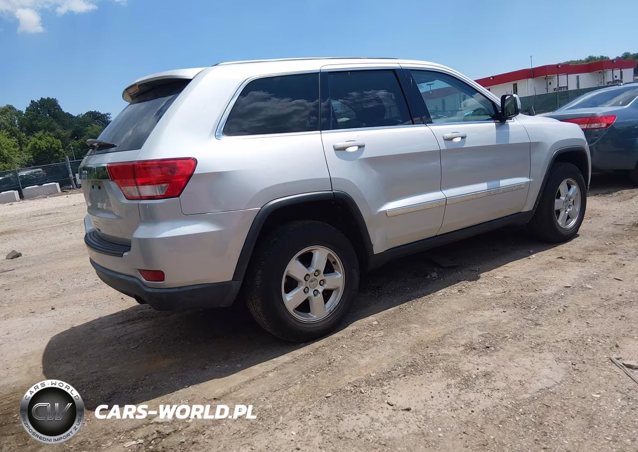 2013 Jeep Grand Cherokee Laredo VIN:1C4RJFAG3DC631025 - 4