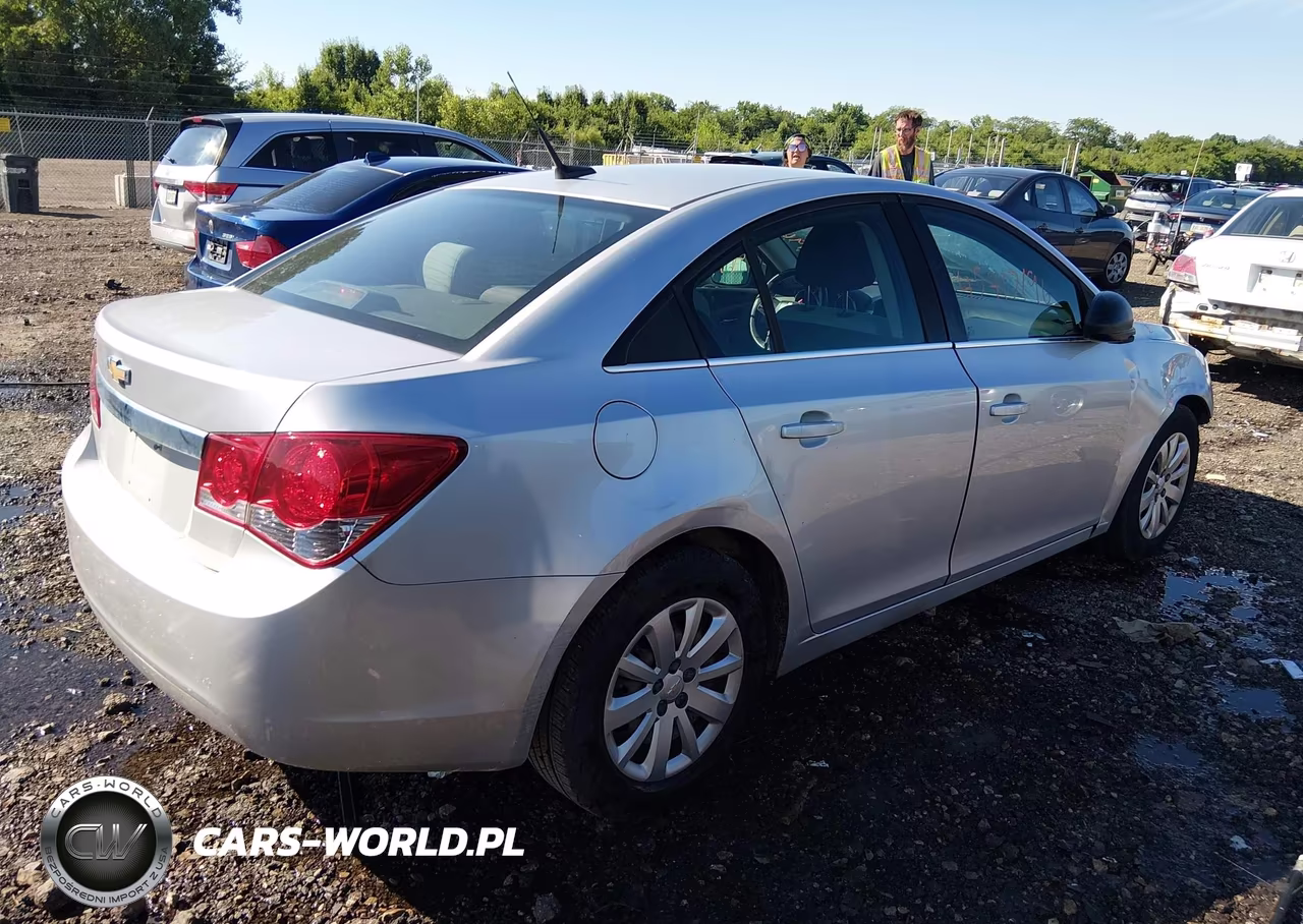 2011 Chevrolet Cruze Ls VIN:1G1PC5SH8B7179994 - 4